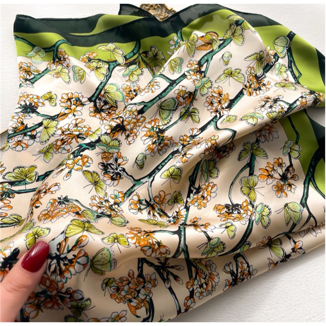 スカーフ バンダナ ショール ストール　バッグスカーフ　ヘアアクセ　小花　蝶　 レディースのファッション小物(バンダナ/スカーフ)の商品写真