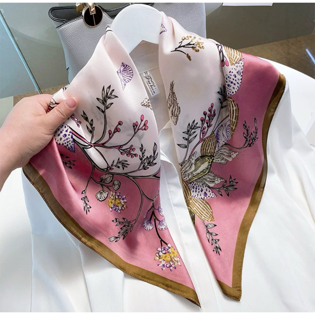 スカーフ バンダナ ショール ストール　バッグスカーフ　ヘアアクセ　小花　ピンク レディースのファッション小物(バンダナ/スカーフ)の商品写真