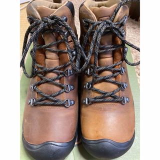 キーン(KEEN)のKEEN ピレニーズ25センチ(登山用品)