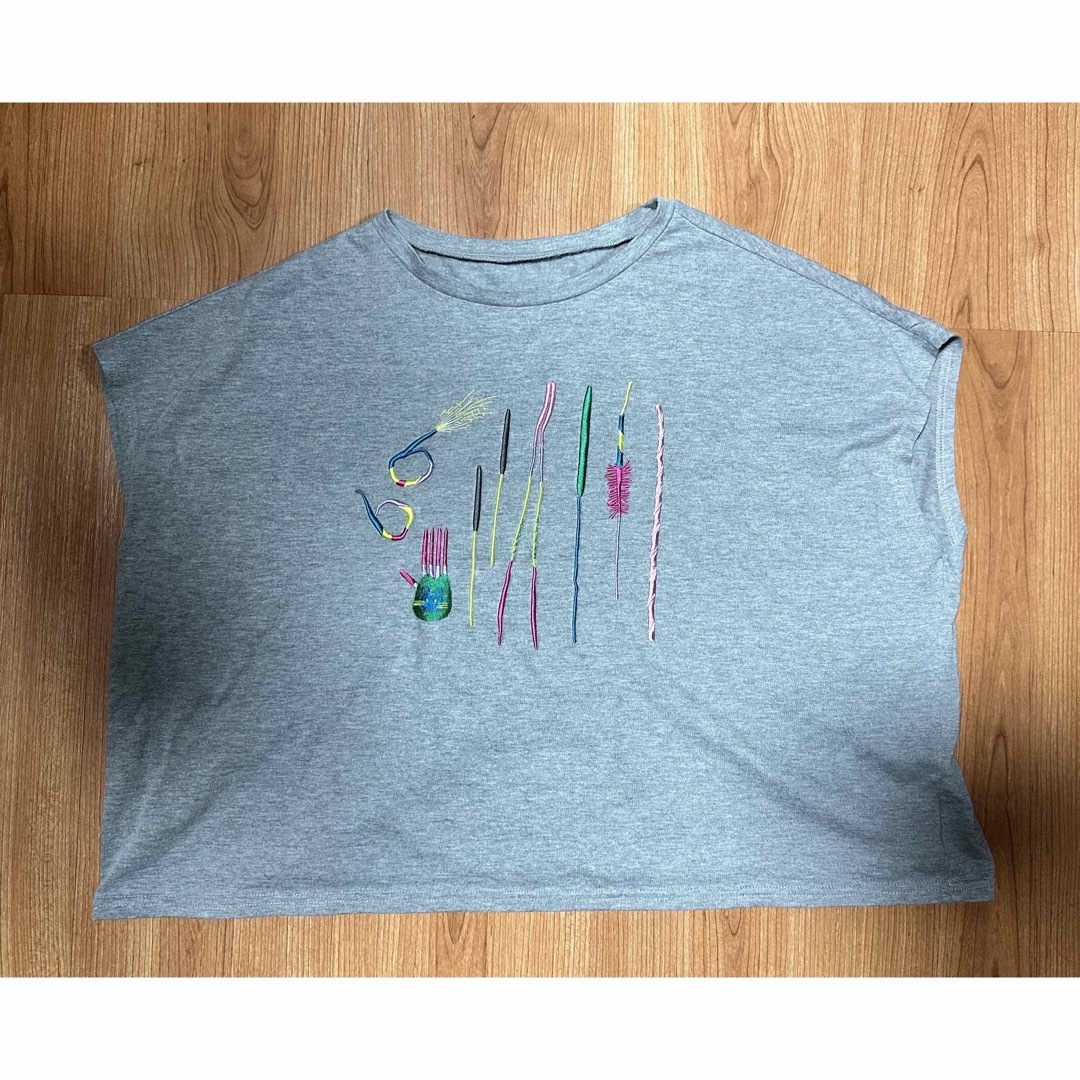 FELISSIMO(フェリシモ)のフェリシモ 花火刺繍 Tシャツ レディースのトップス(Tシャツ(半袖/袖なし))の商品写真