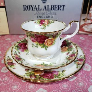 ロイヤルアルバート(ROYAL ALBERT)のロイヤルアルバート　オールドカントリーローズ　Ｃ＆Ｓ＆18cmプレート　トリオ①(グラス/カップ)