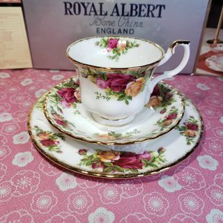 ロイヤルアルバート(ROYAL ALBERT)のロイヤルアルバート　オールドカントリーローズ　Ｃ＆Ｓ＆18cmプレート　トリオ②(グラス/カップ)