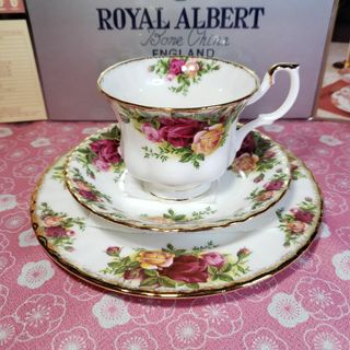 ロイヤルアルバート(ROYAL ALBERT)のロイヤルアルバート　オールドカントリーローズ　Ｃ＆Ｓ＆18cmプレート　トリオ③(グラス/カップ)