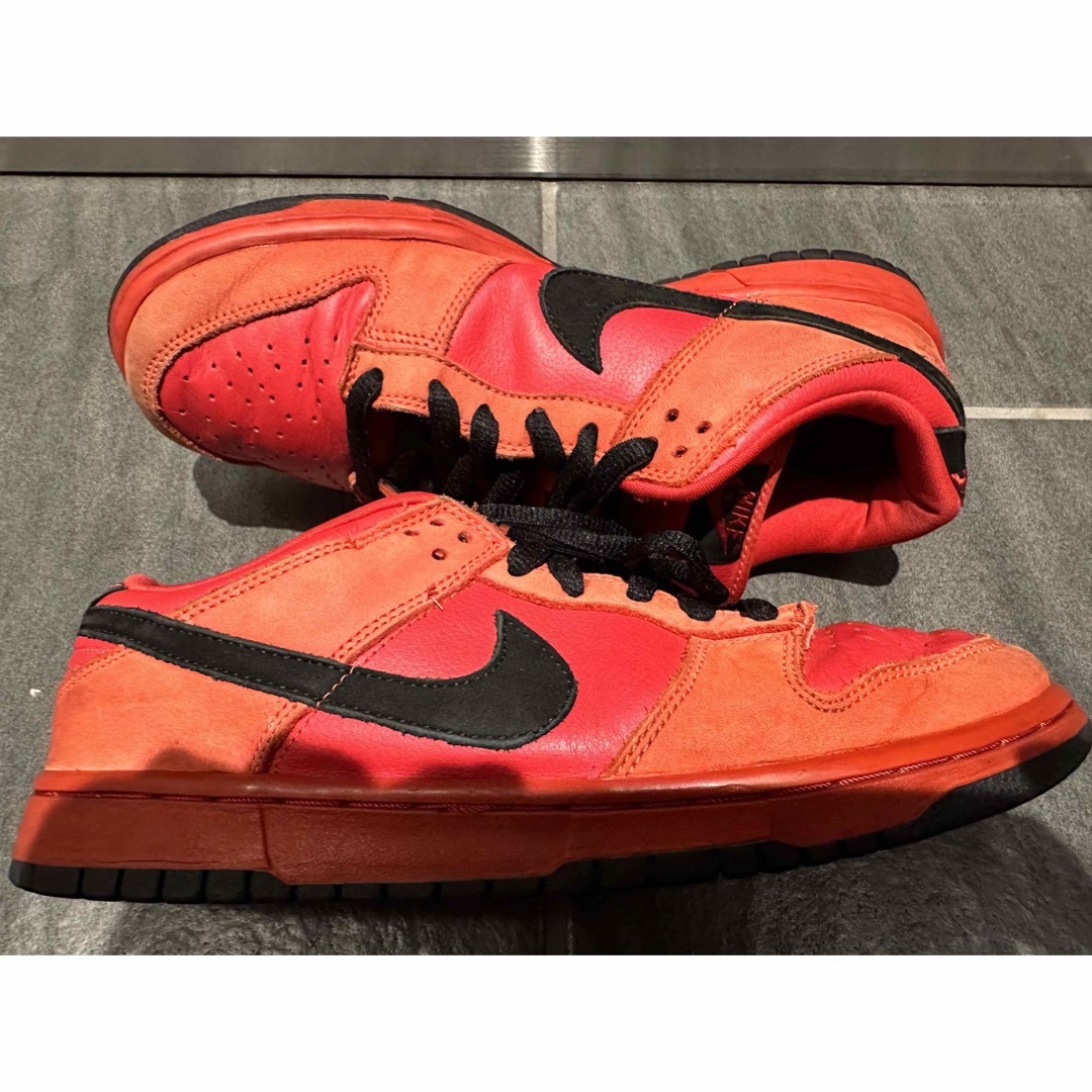 NIKE(ナイキ)の2003 NIKE DUNK LOW PRO SB RED DEVIL 27.5 メンズの靴/シューズ(スニーカー)の商品写真