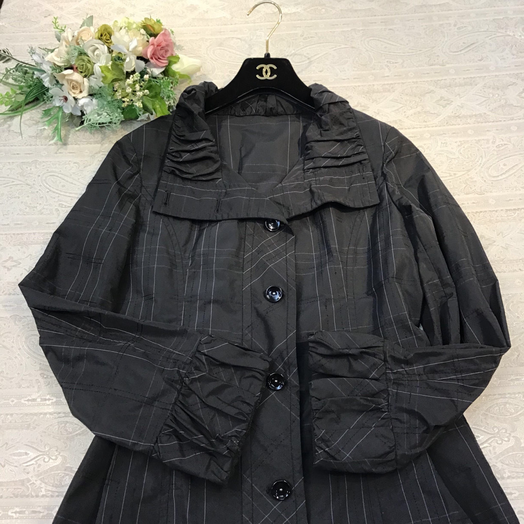 HIROKO BIS(ヒロコビス)のHIROKOBIS  ヒロコビス　ポリエステル100％　合物コート　ブラック レディースのジャケット/アウター(スプリングコート)の商品写真