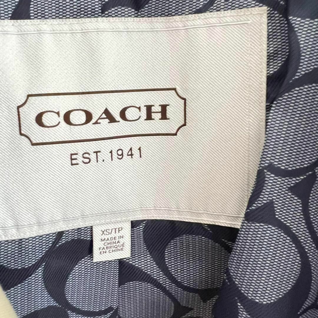 COACH(コーチ)の【美品】コーチ フード付 ハーフ トレンチコート ベージュ シグネチャー レディースのジャケット/アウター(トレンチコート)の商品写真