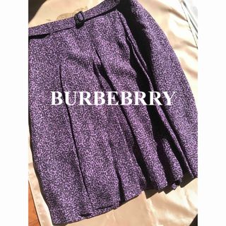 バーバリー(BURBERRY)のシルク100% 🇬🇧バーバリー  ⭐︎ レザーバックル共生地ベルト付⭐︎スカート(ひざ丈スカート)