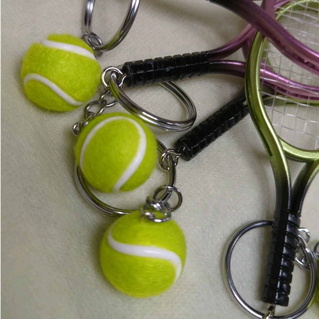 テニスラケット＆ボール キーホルダー スポーツ/アウトドアのテニス(ラケット)の商品写真