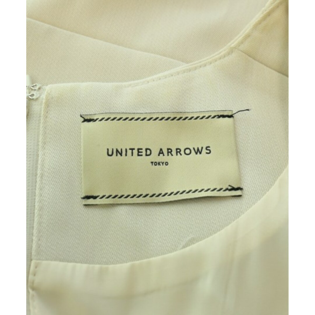 UNITED ARROWS(ユナイテッドアローズ)のUNITED ARROWS ワンピース 36(S位) オフホワイト 【古着】【中古】 レディースのワンピース(ひざ丈ワンピース)の商品写真