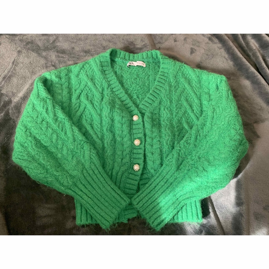 ZARA(ザラ)のZARA green ニット カーディガン レディースのトップス(カーディガン)の商品写真