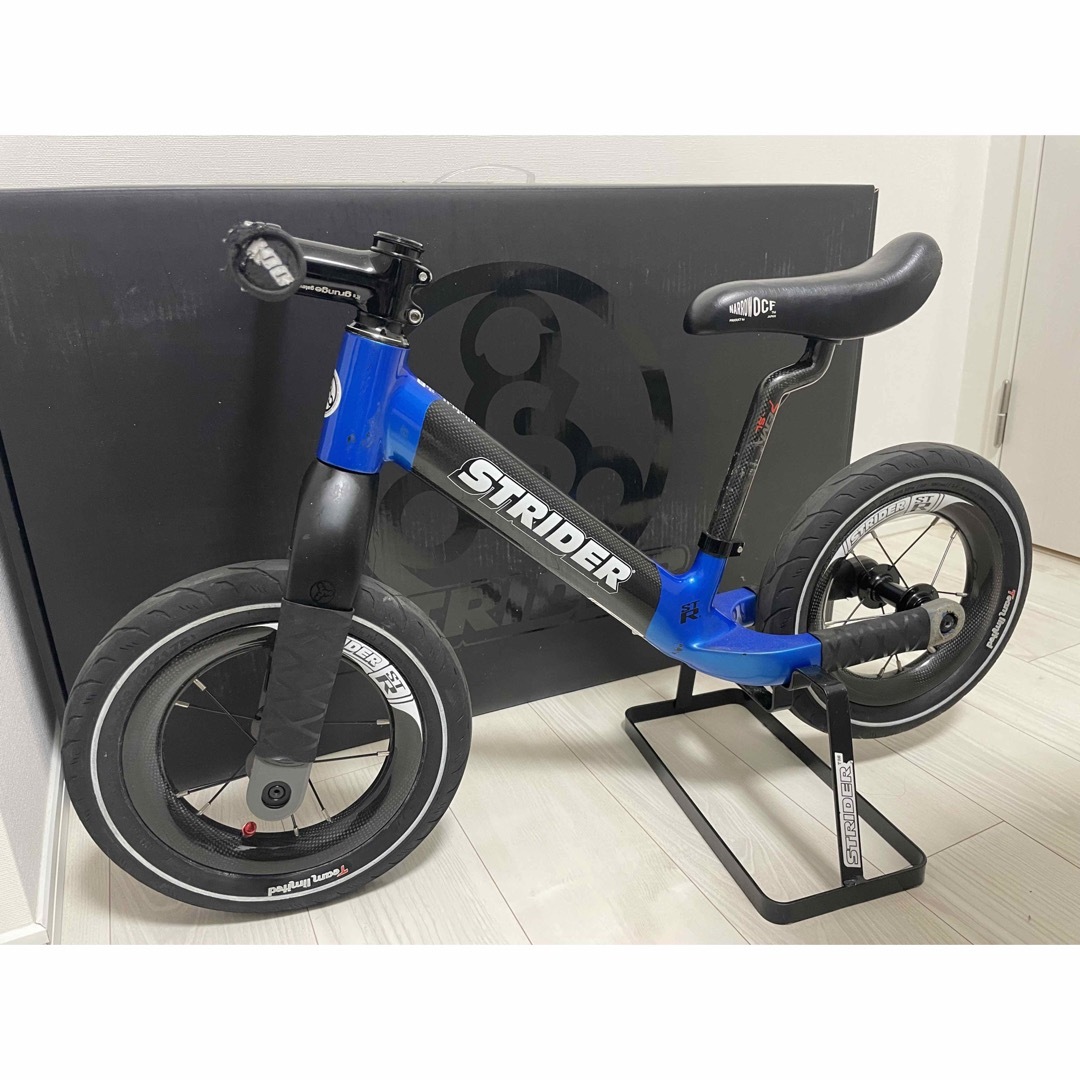 STRIDA(ストライダ)のストライダー　ST-R 2023年購入　ブルー　カーボンフレーム キッズ/ベビー/マタニティの外出/移動用品(自転車)の商品写真