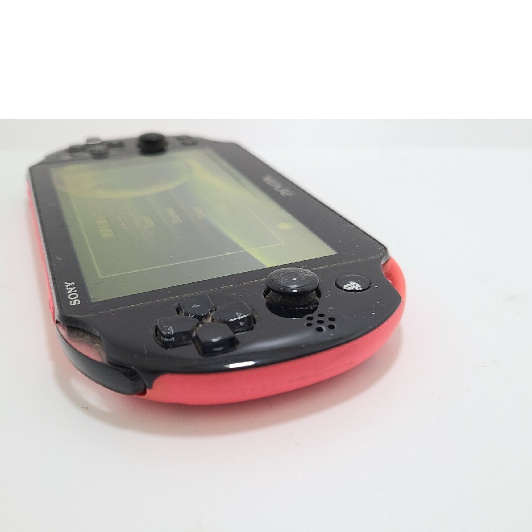 PlayStation Vita(プレイステーションヴィータ)のplaystation Vita PCH2000 ピンクブラック エンタメ/ホビーのゲームソフト/ゲーム機本体(携帯用ゲーム機本体)の商品写真