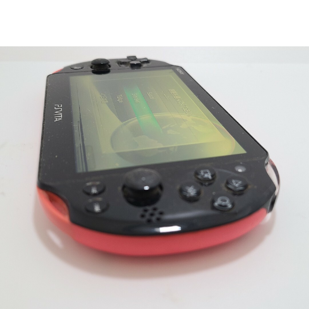 PlayStation Vita(プレイステーションヴィータ)のplaystation Vita PCH2000 ピンクブラック エンタメ/ホビーのゲームソフト/ゲーム機本体(携帯用ゲーム機本体)の商品写真