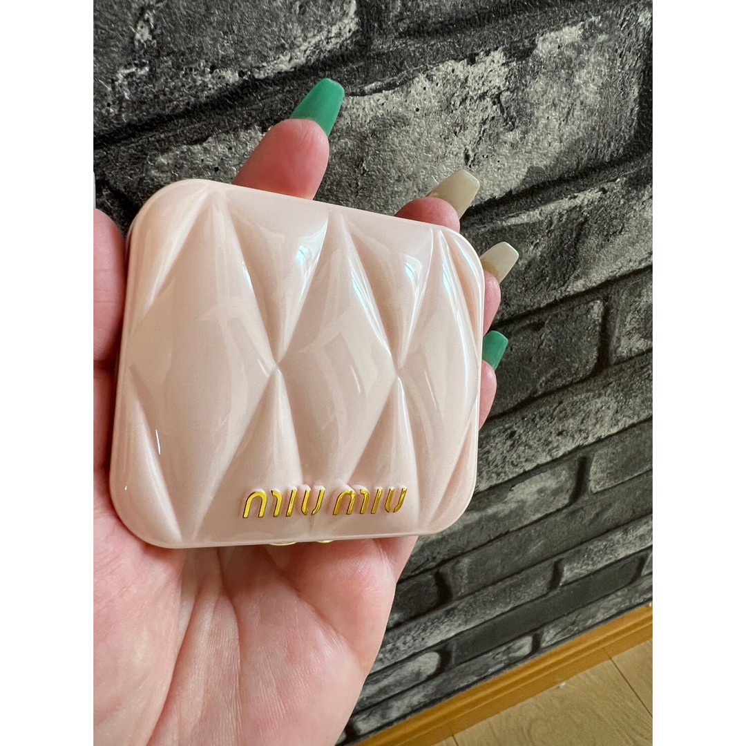 miumiu(ミュウミュウ)の24時間以内発送🉑🈹有ミュウミュウ新品MIU MIUノベルティコンパクトミラー  レディースのファッション小物(ミラー)の商品写真