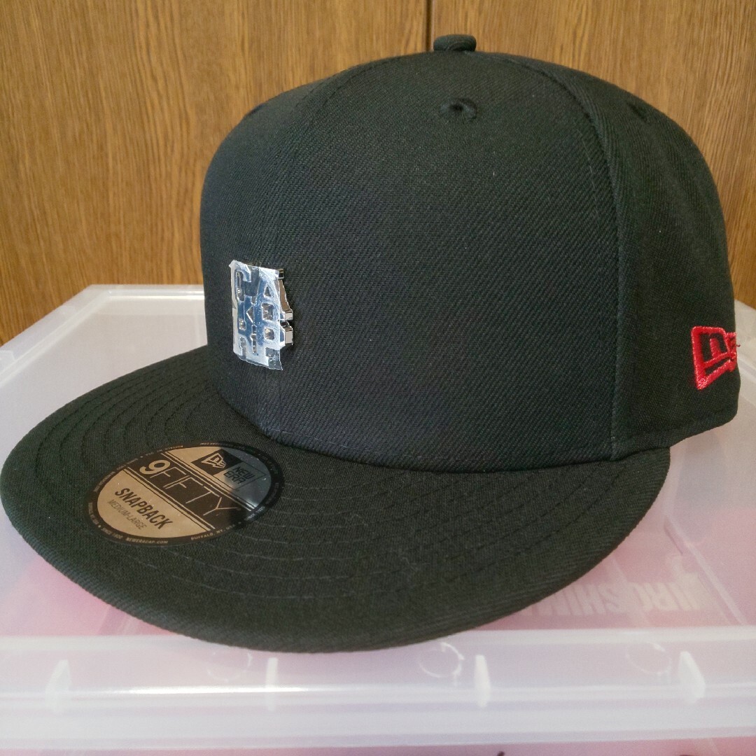 NEW ERA(ニューエラー)のカープキャップニューエラ９５０（メタルロゴ）ブラック！限定完売品！おまけ付き♪ メンズの帽子(キャップ)の商品写真