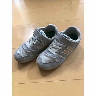 ニューバランス(New Balance)のNew Balance YV373 グレー 19(スニーカー)