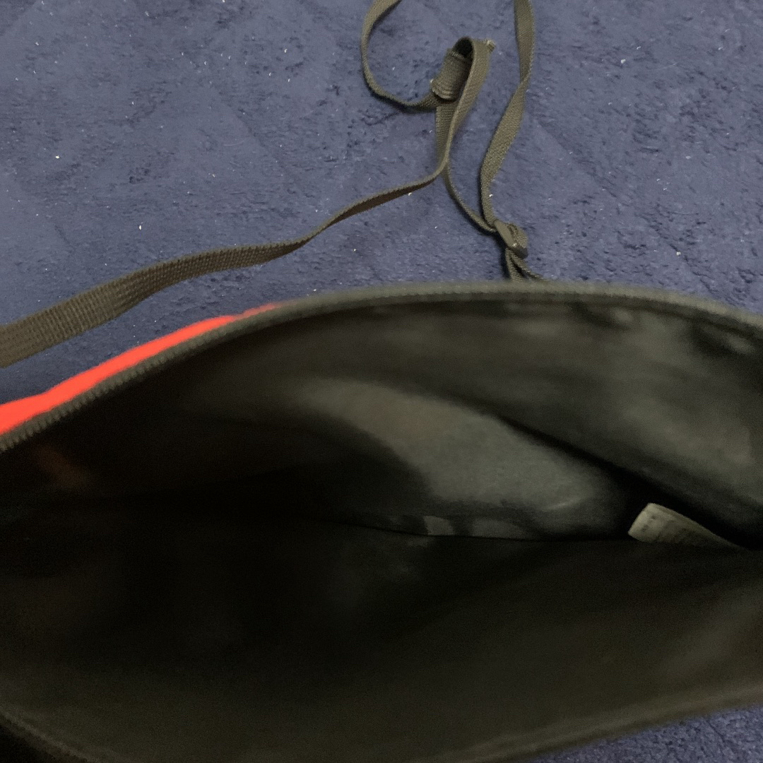 赤黒ショルダーバッグ レディースのバッグ(ショルダーバッグ)の商品写真