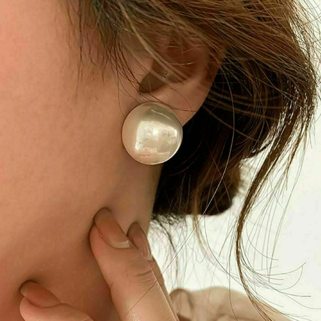 イヤリング　ハーフパール　18㎜　クリップイヤリング　② レディースのアクセサリー(イヤリング)の商品写真