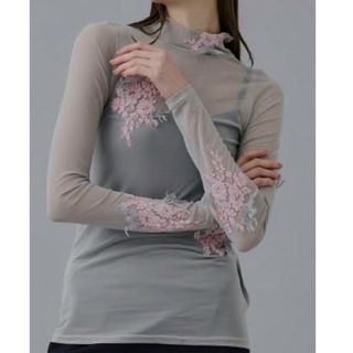 アメリヴィンテージ(Ameri VINTAGE)の極美品♡22AW UND FUR EMBROIDERY SKIN TOP(カットソー(長袖/七分))