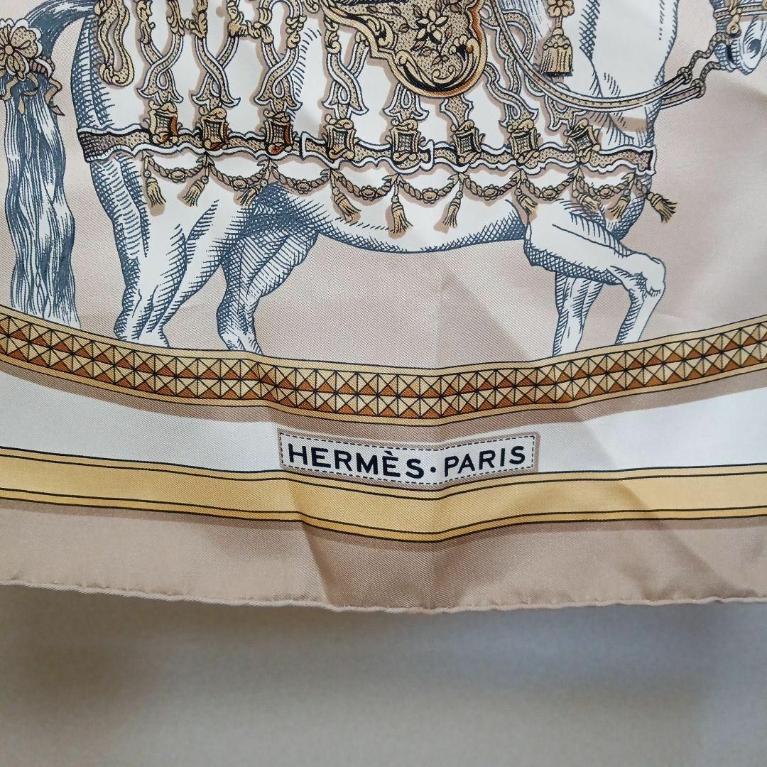 ファッションⅩⅤ241美品　エルメス　90カレ　スカーフ　グラン・アパラ　盛装の馬　馬柄　鞍