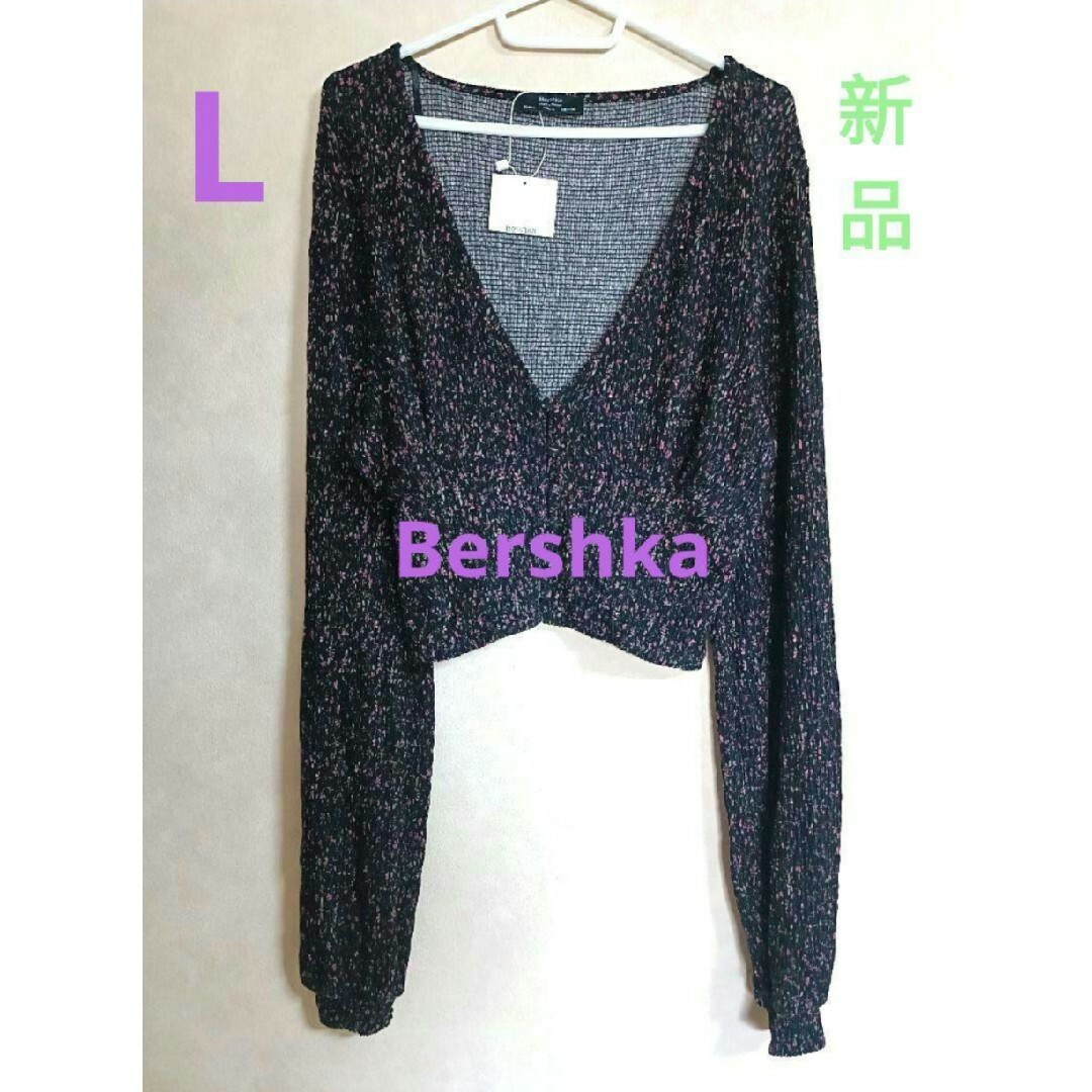 Bershka(ベルシュカ)の新品 Bershka ベルシュカ 花柄 ブラウス ショート丈 vネック 春夏 黒 レディースのトップス(シャツ/ブラウス(長袖/七分))の商品写真