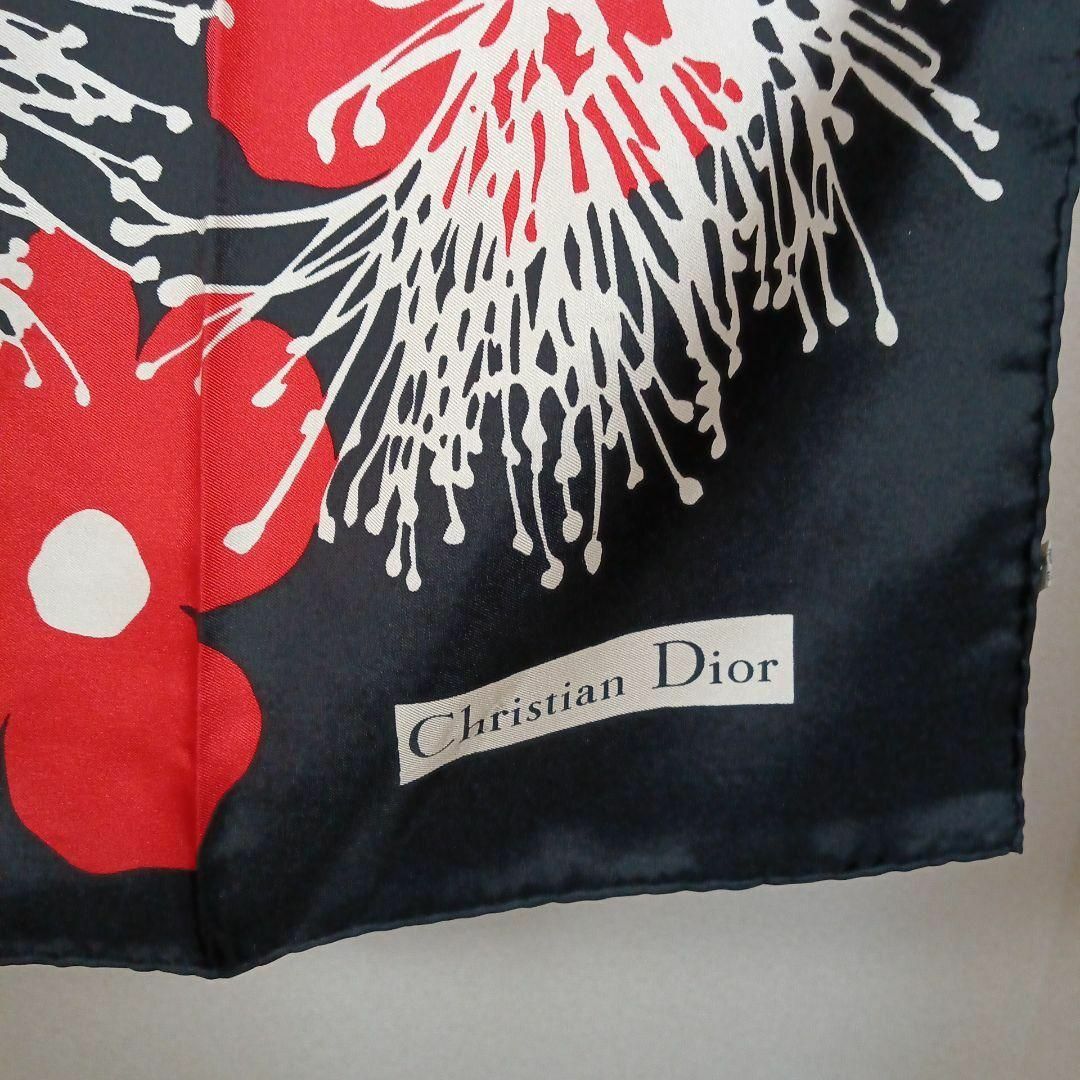 Christian Dior(クリスチャンディオール)のⅩⅤ244超美品　クリスチャンディオール　スカーフ　花柄　ブラック＆レッド　大判 レディースのファッション小物(バンダナ/スカーフ)の商品写真