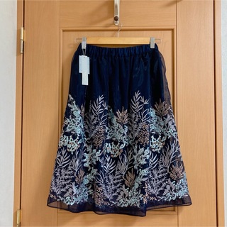 ディスコート(Discoat)の【美品】　Discoat　花柄刺繍スカート　Ｍサイズ、KIDS160cm(ひざ丈スカート)