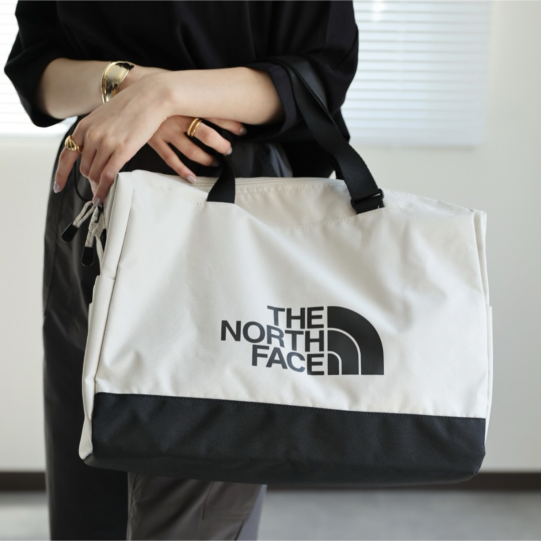 THE NORTH FACE(ザノースフェイス)の新品 THE NORTH FACE LIGHT DUFFLE BAG レディースのバッグ(トートバッグ)の商品写真