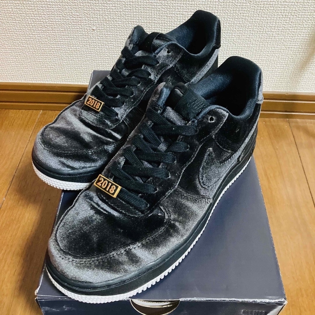 新型コロナウイルス NIKE スニーカー AIR FORCE 1 07 QS ROSE VELVET