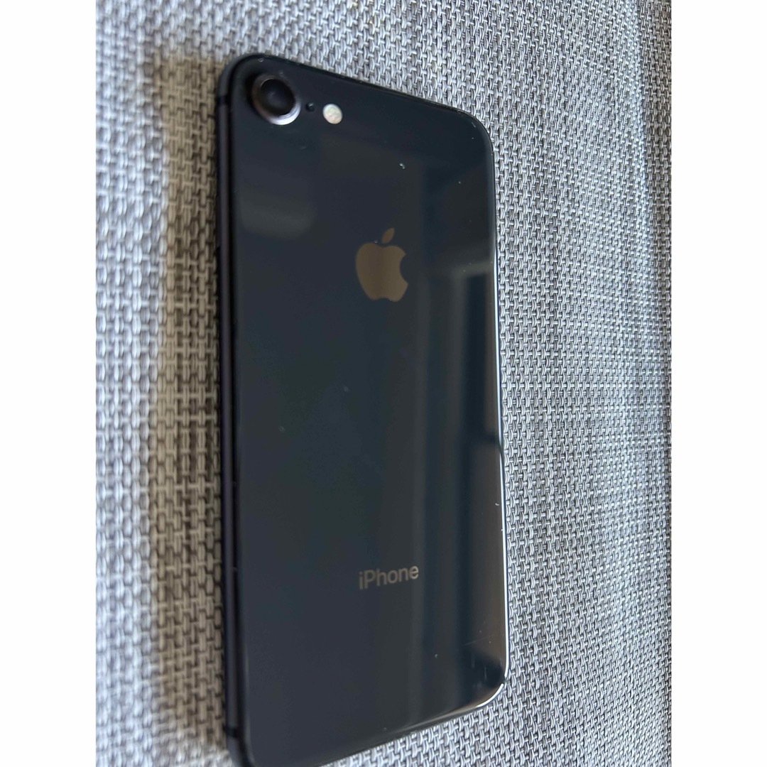 iPhone(アイフォーン)のiPhone8本体　SIMフリー　64ギガ スマホ/家電/カメラのスマートフォン/携帯電話(スマートフォン本体)の商品写真