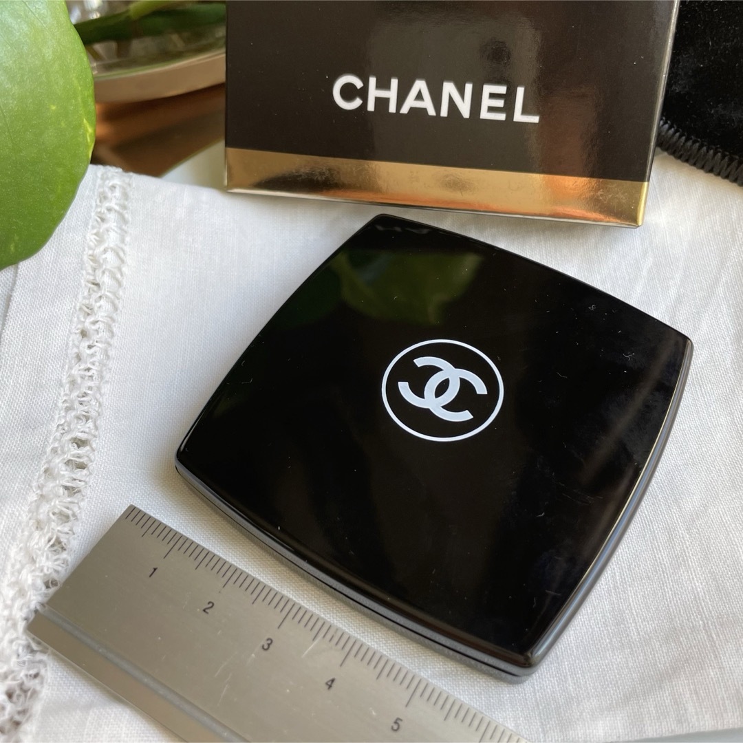 CHANEL(シャネル)のCHANEL コンパクト ミラー　[ブラック] コスメ/美容のメイク道具/ケアグッズ(その他)の商品写真