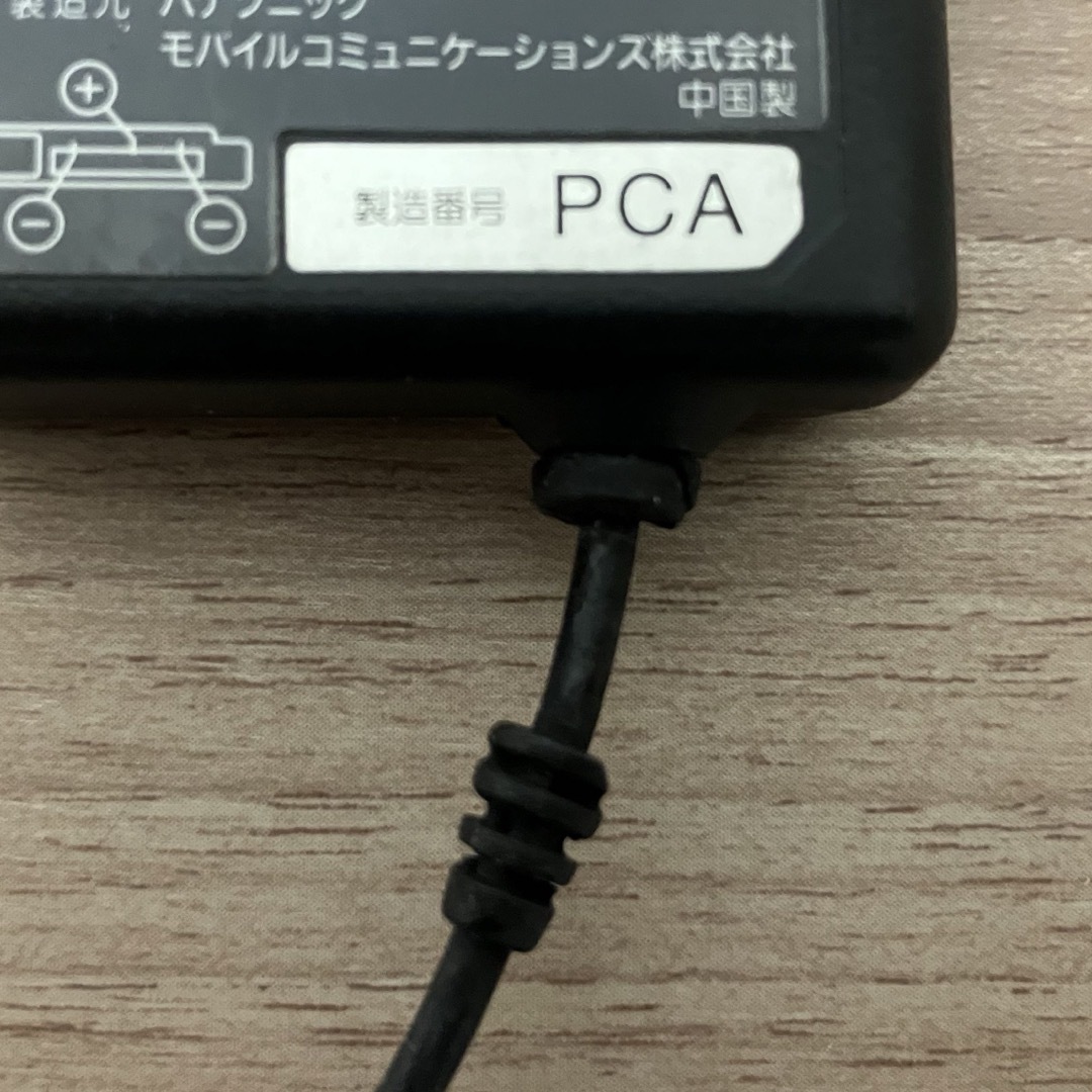 FOMA ACアダプタ 01（ジャンク品) スマホ/家電/カメラのスマートフォン/携帯電話(バッテリー/充電器)の商品写真