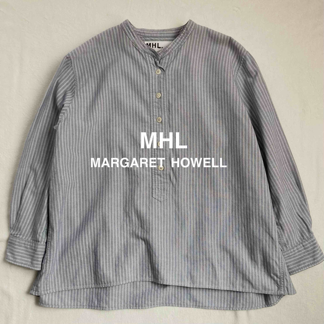 MHL.(エムエイチエル)のMHL マーガレットハウエル　ノーカラー　プルオーバー  シャツ　ストライプ レディースのトップス(シャツ/ブラウス(長袖/七分))の商品写真