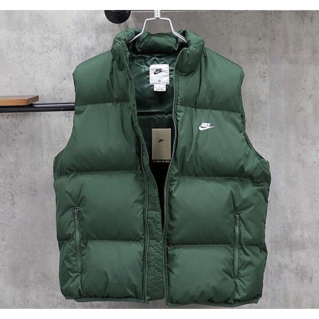 NIKE(ナイキ)の【新品】NIKE M CLUB PUFFER VEST "GREEN" メンズのジャケット/アウター(ダウンジャケット)の商品写真