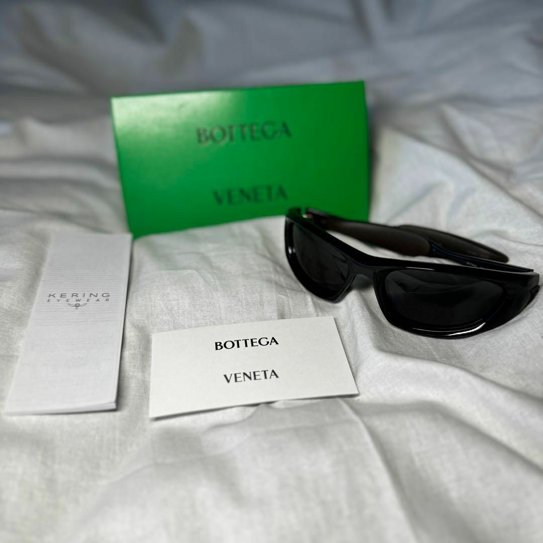Bottega Veneta(ボッテガヴェネタ)のボッテガ ヴェネタ ブラック オーバルサングラス BV1184S D-FRAME メンズのファッション小物(サングラス/メガネ)の商品写真