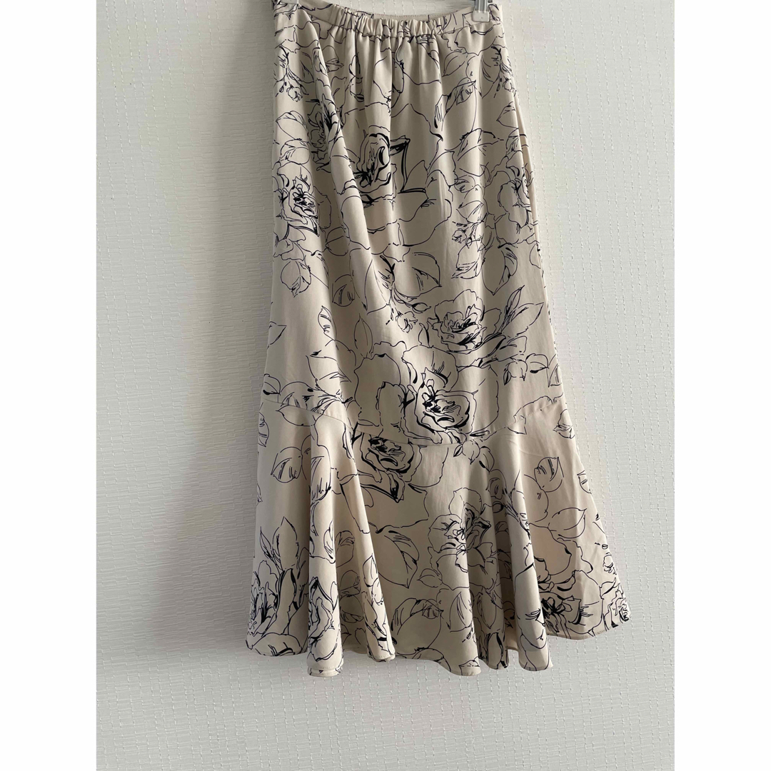 basement online  マーメイド花柄スカート　アイボリー レディースのスカート(ロングスカート)の商品写真