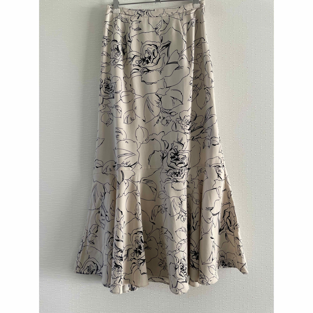 basement online  マーメイド花柄スカート　アイボリー レディースのスカート(ロングスカート)の商品写真