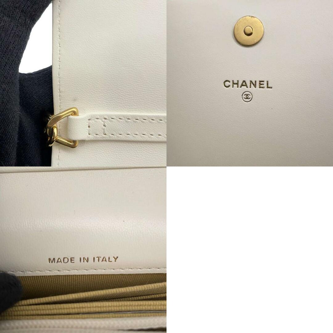 CHANEL(シャネル)のシャネル チェーンウォレット マトラッセ ココマーク ラムスキン CHANEL コンパクト 財布 白 レディースのファッション小物(財布)の商品写真