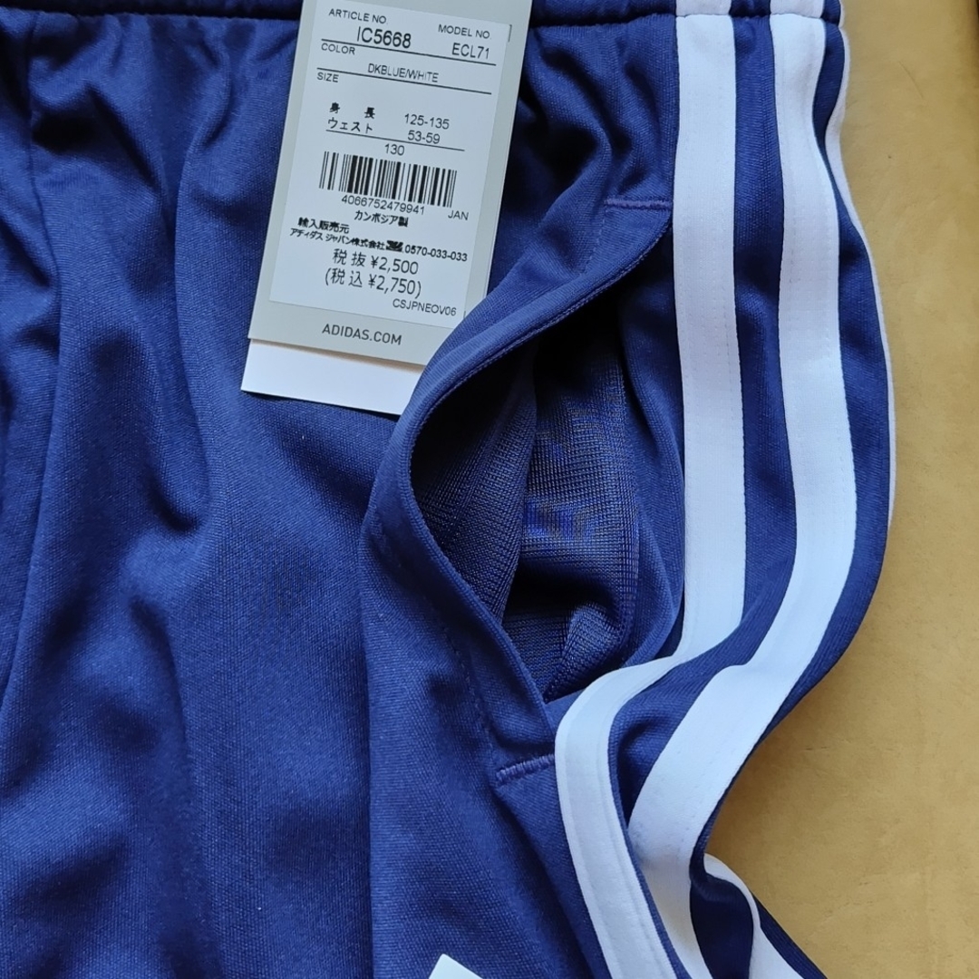 adidas(アディダス)の130 adidas アディダス スリーストライプス ハーフパンツ キッズ/ベビー/マタニティのキッズ服男の子用(90cm~)(パンツ/スパッツ)の商品写真