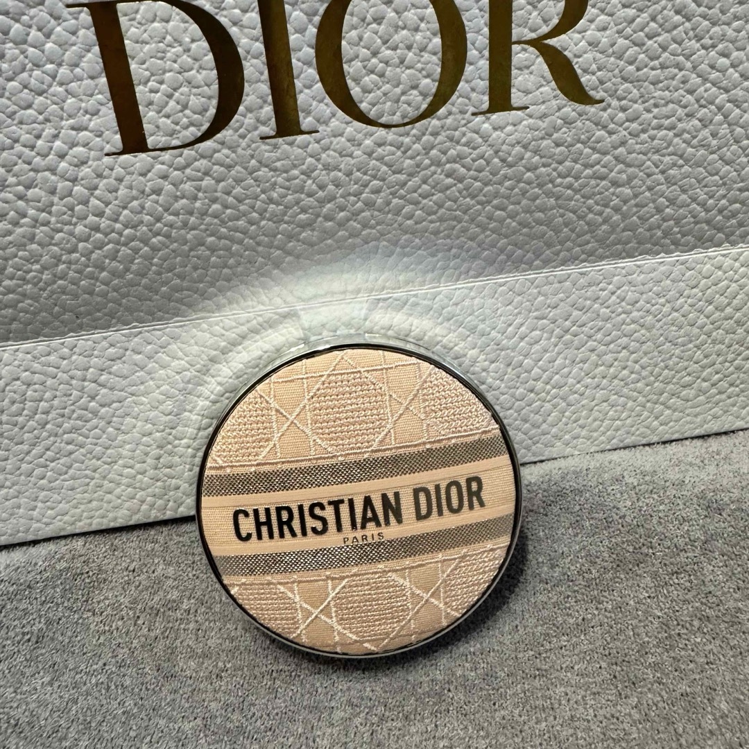 Dior(ディオール)のディオールスキン フォーエヴァー クッション ケース(数量限定品) コスメ/美容のベースメイク/化粧品(ファンデーション)の商品写真