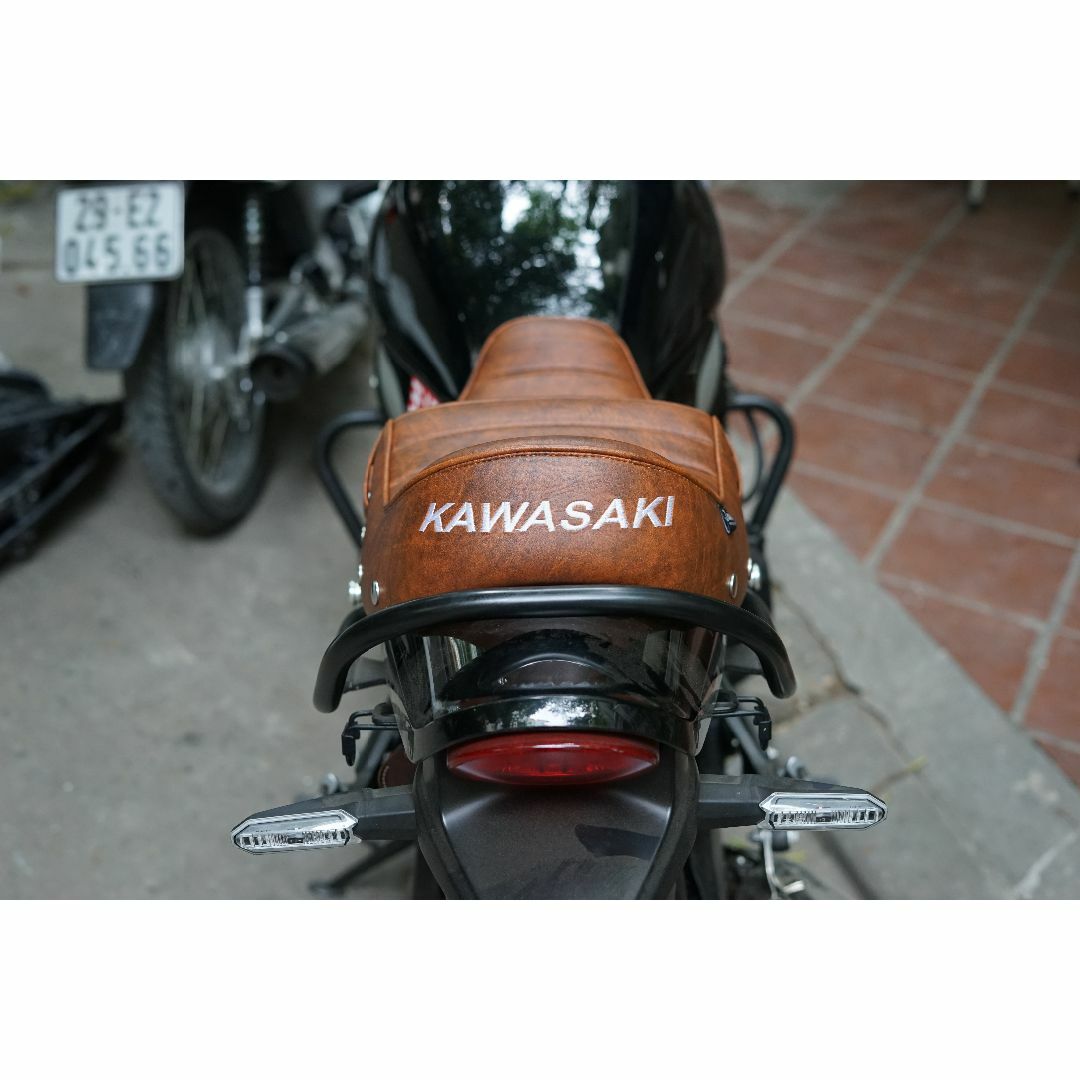 z900rs シート Javimotor タックロールシート 焼茶色 TYPE3の z900rs シート Javimotor タックロールシート 焼茶色 TYPE3の