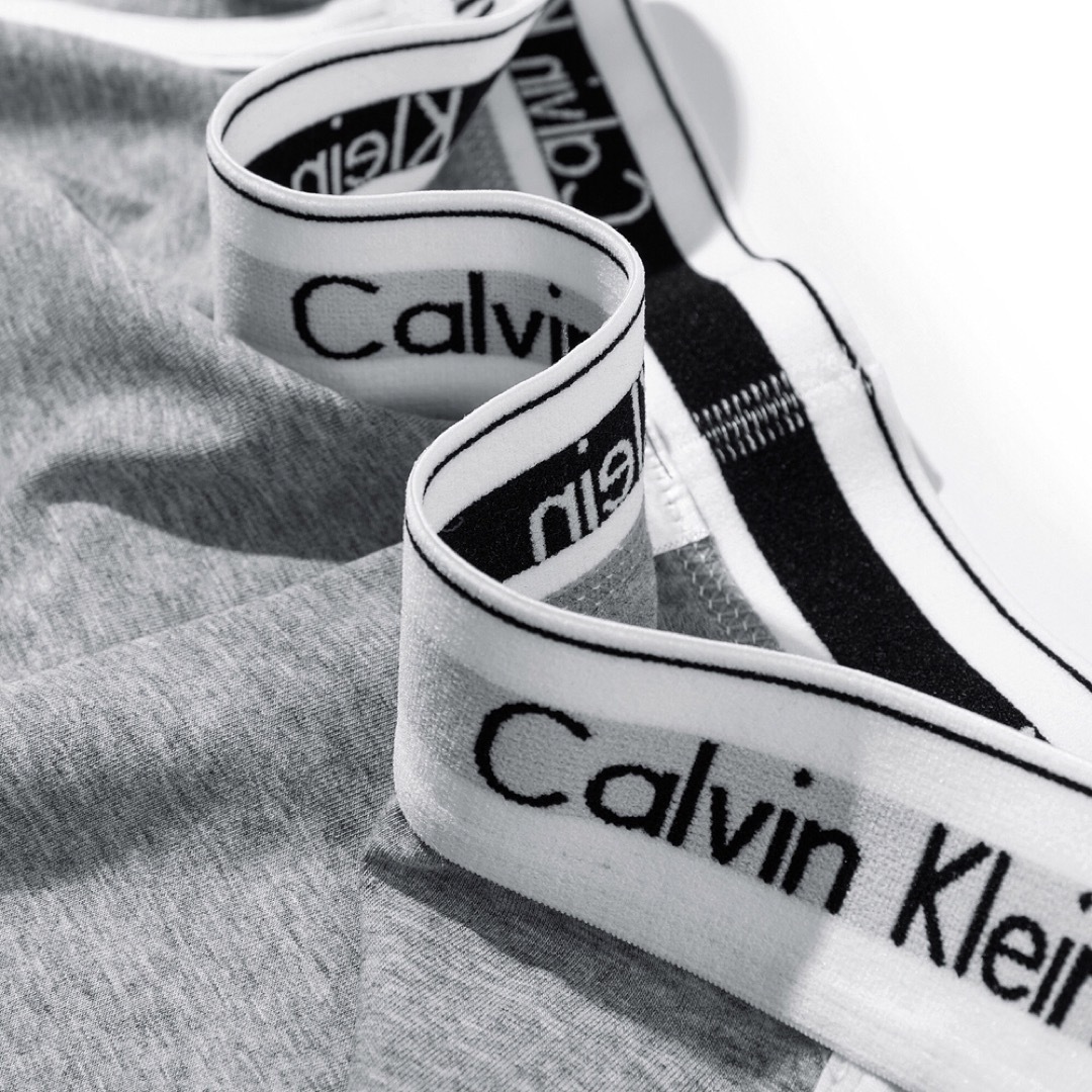 ck Calvin Klein(シーケーカルバンクライン)の【CALVIN KLEIN】MODERN COTTON ショートパンツ　グレーS レディースのパンツ(ショートパンツ)の商品写真