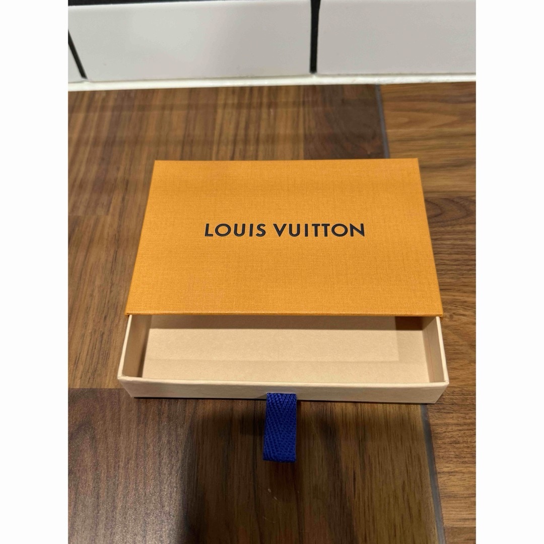 LOUIS VUITTON(ルイヴィトン)のヴィトン　キーケース　箱　紙袋　VUITTON レディースのバッグ(ショップ袋)の商品写真
