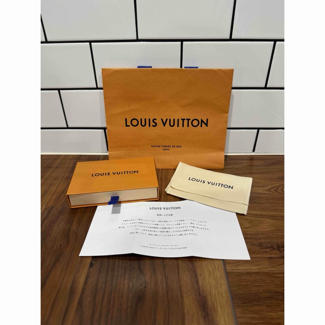 LOUIS VUITTON(ルイヴィトン)のヴィトン　キーケース　箱　紙袋　VUITTON レディースのバッグ(ショップ袋)の商品写真