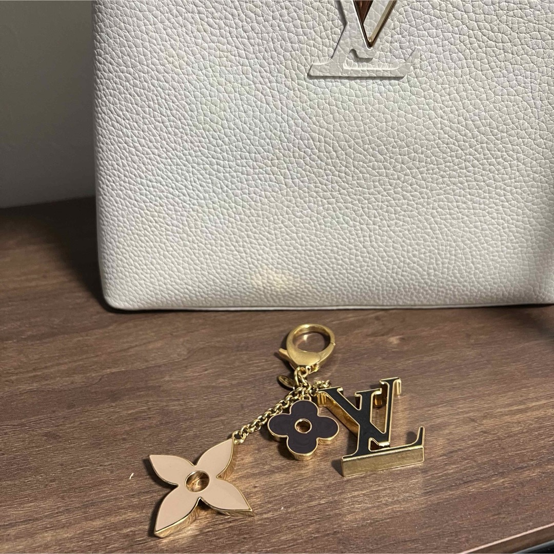 LOUIS VUITTON(ルイヴィトン)のVUITTONモノグラムチャーム レディースのアクセサリー(チャーム)の商品写真