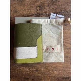 マルニ(Marni)のマルニ　二つ折り財布　グリーン(財布)