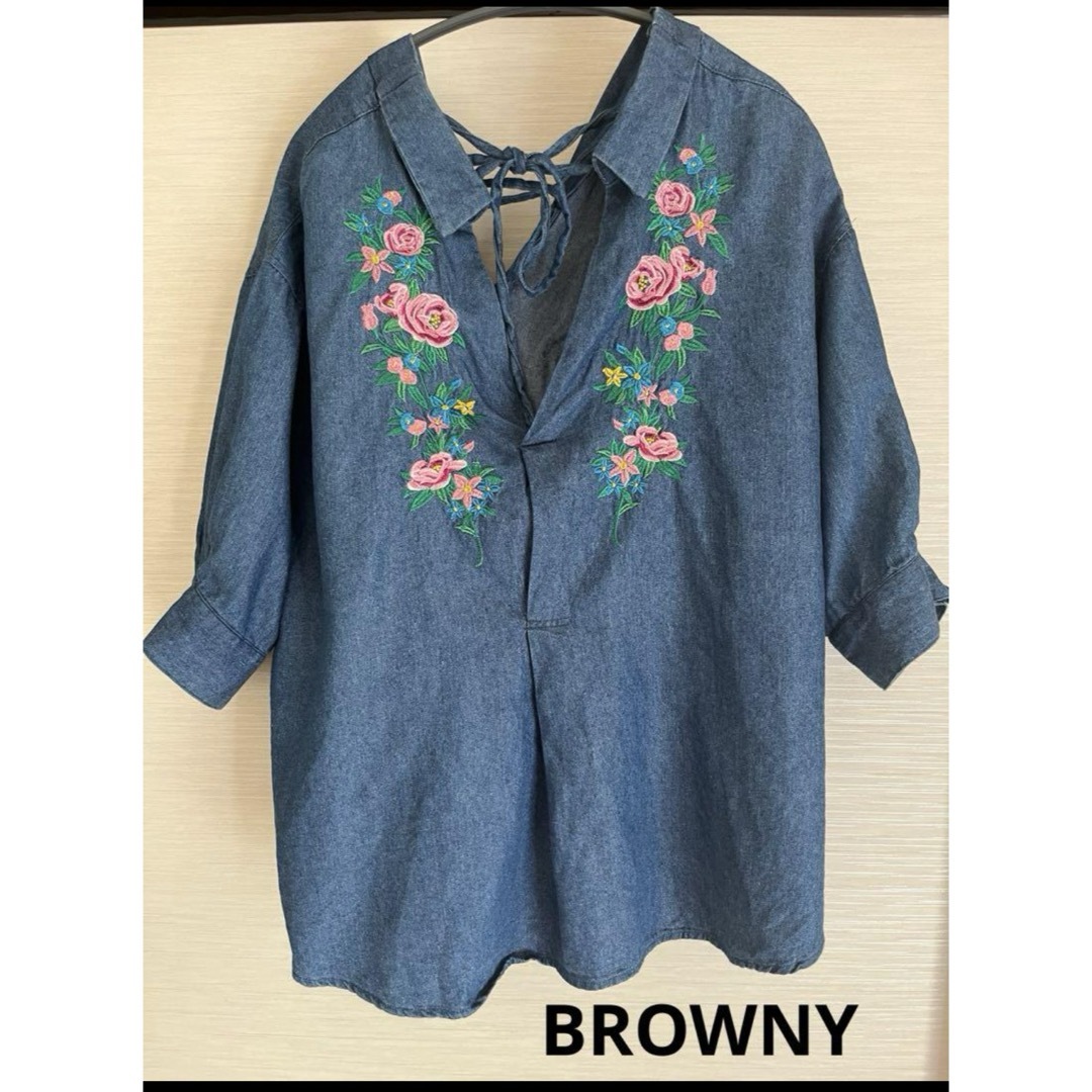 BROWNY(ブラウニー)のBROWNY ブラウニー　お花×デニムシャツ　レディース　フリーサイズ レディースのトップス(シャツ/ブラウス(長袖/七分))の商品写真