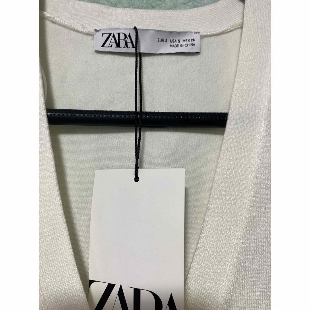 ZARA(ザラ)の【新品タグ付き】 ZARAジレ、ベスト レディースのトップス(ベスト/ジレ)の商品写真