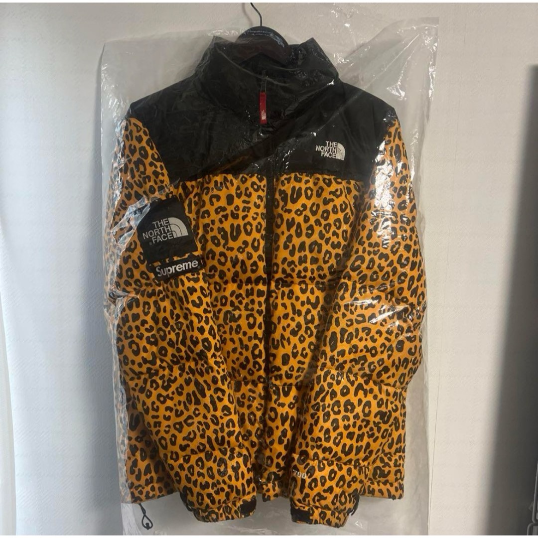 Supreme(シュプリーム)のsupreme northface Leopard Nuptseレオパードヌプシ メンズのジャケット/アウター(ダウンジャケット)の商品写真