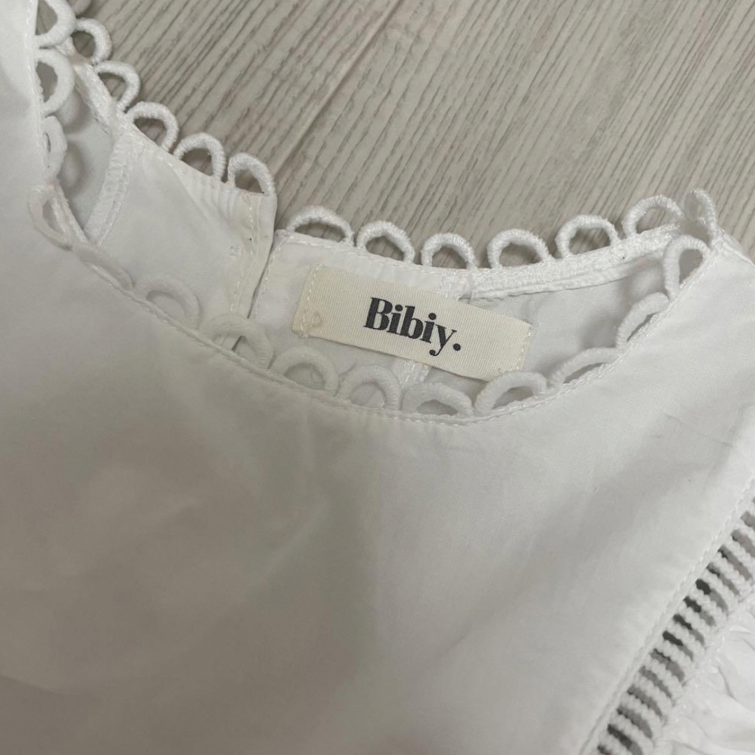 épine(エピヌ)のBibiy pepuramu frill blouse レディースのトップス(シャツ/ブラウス(半袖/袖なし))の商品写真